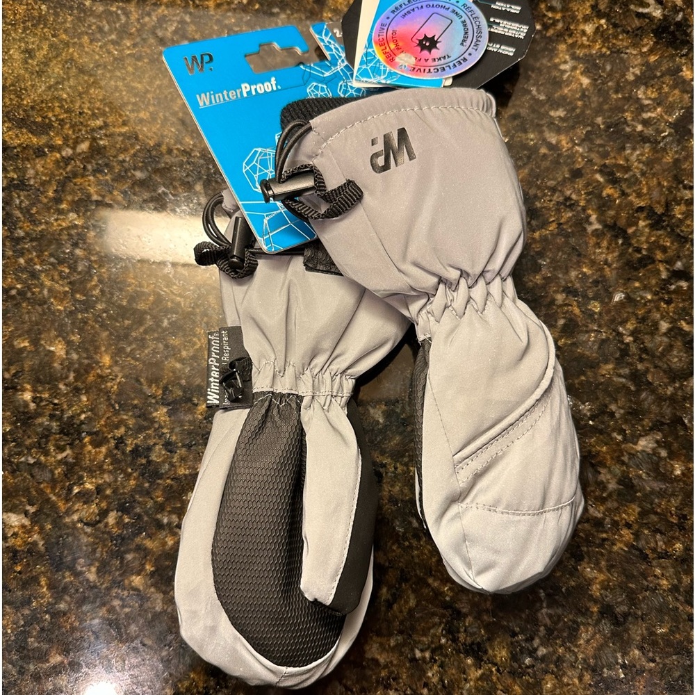 NWT WINTERPROOF SIZE 2-6X SILVER/GRAY REFLECTIVE WINTER SKI MITTEN